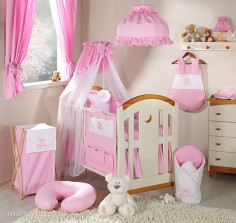 MAMO-TATO - Lenjerie patut 3 piese 120x60 Ursulet Roz + Cearceaf CADOU MAMO-TATO - Lenjerie patut 3 piese 120x60 Ursulet Roz + Cearceaf CADOU1